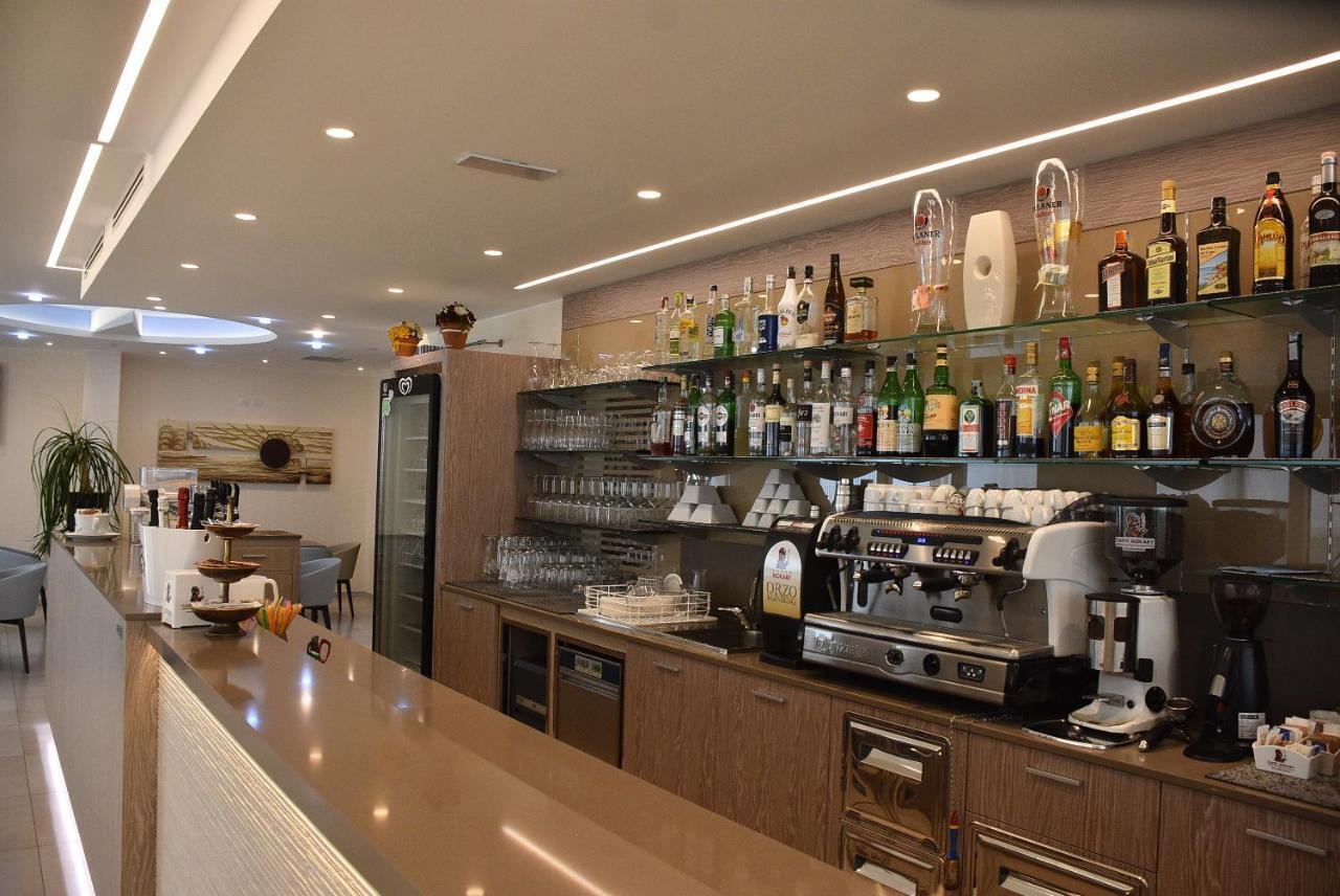 Hotel Montreal Μπιμπιόνε Εξωτερικό φωτογραφία